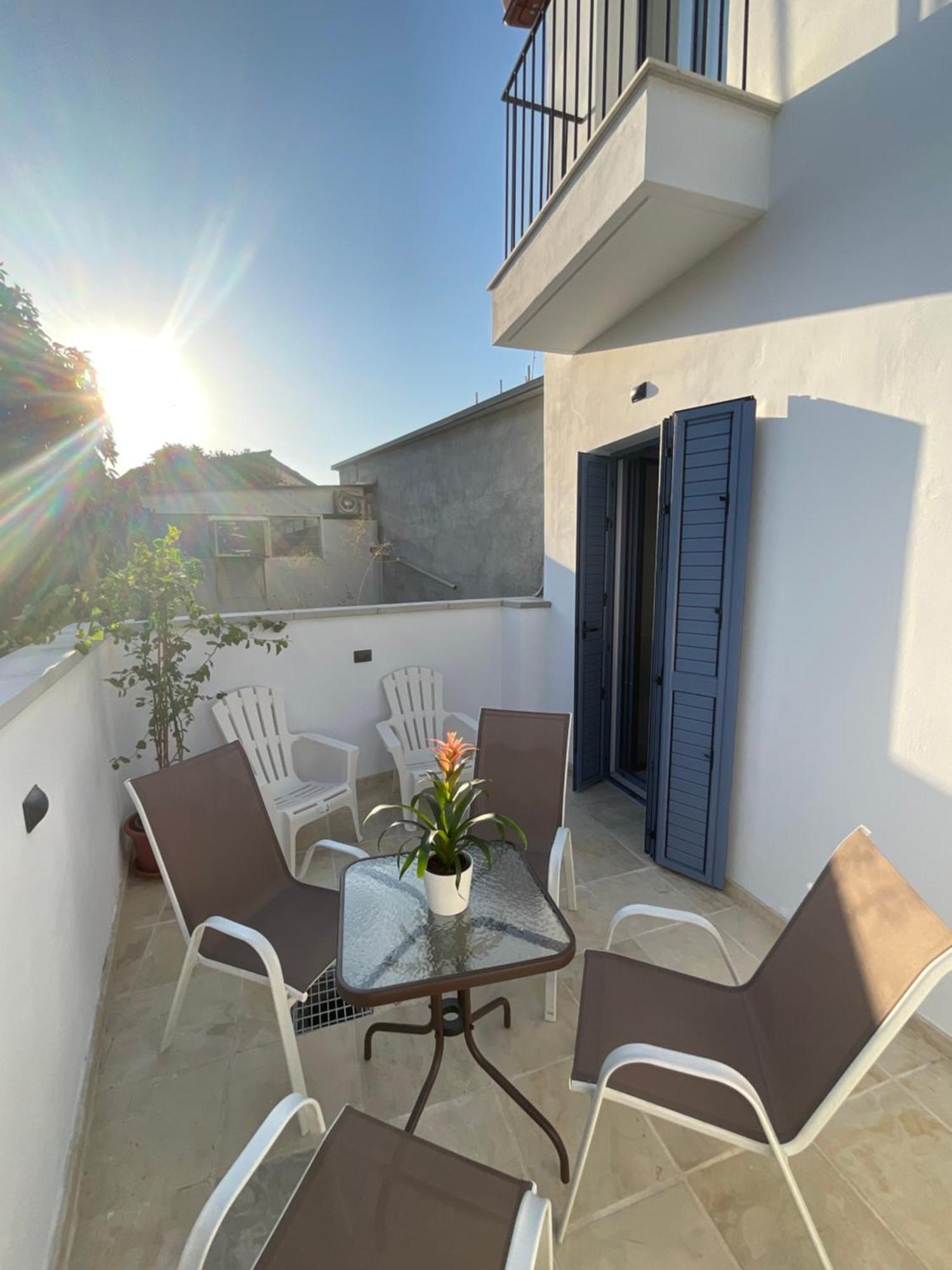 Le Voyageur By The Sea - Furnished Rooms Ларнака Екстер'єр фото
