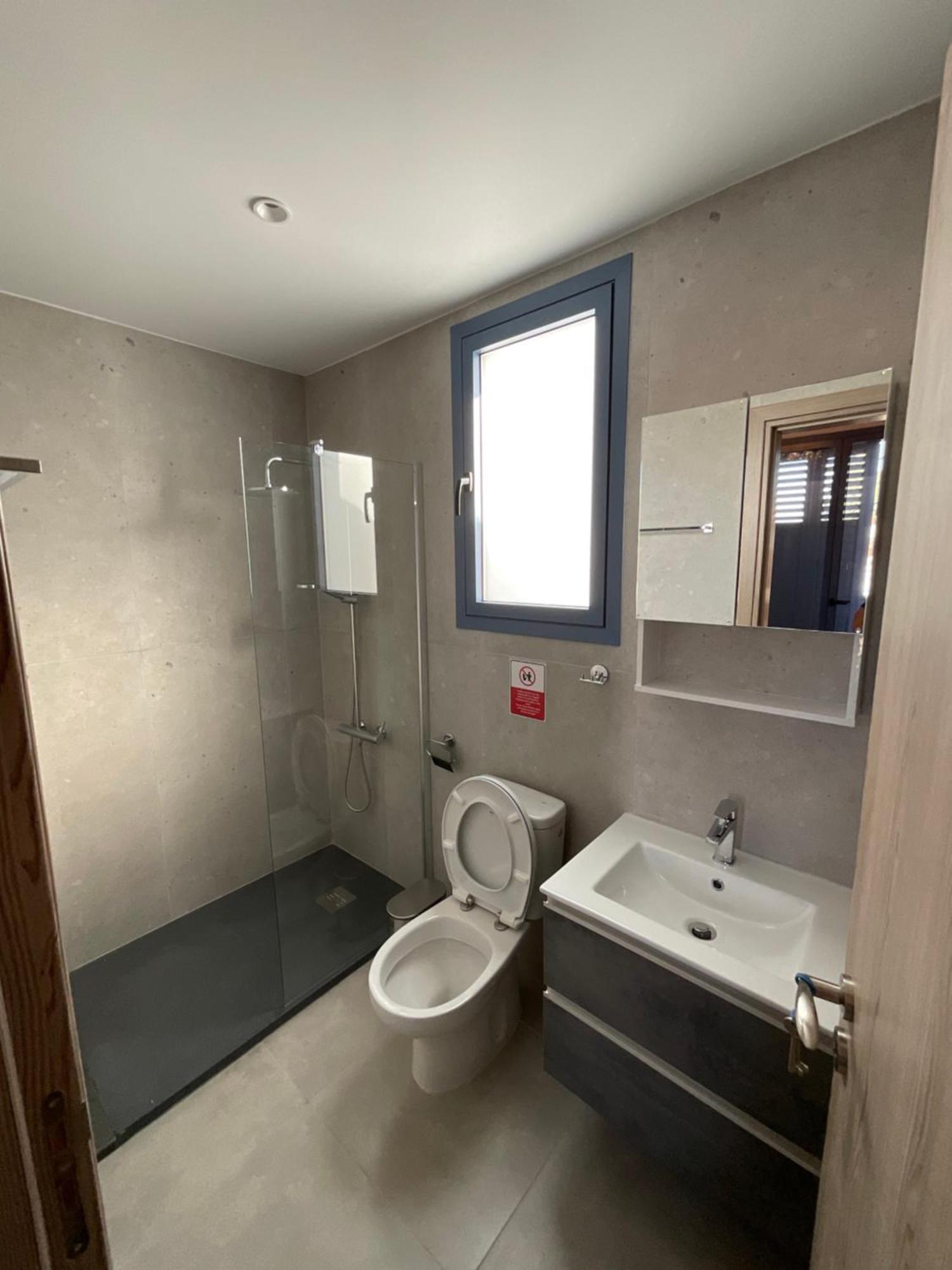 Le Voyageur By The Sea - Furnished Rooms Ларнака Екстер'єр фото
