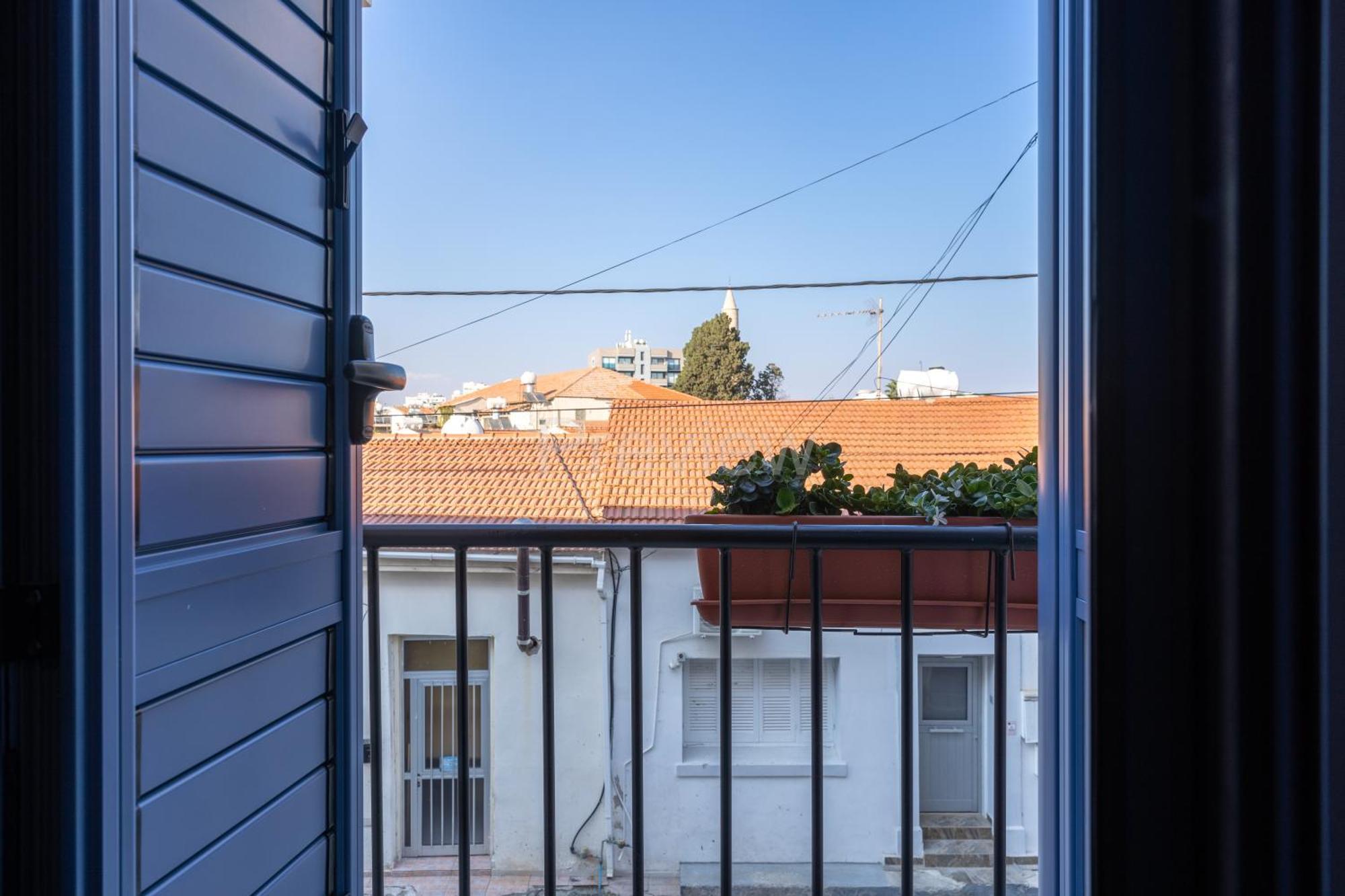 Le Voyageur By The Sea - Furnished Rooms Ларнака Екстер'єр фото