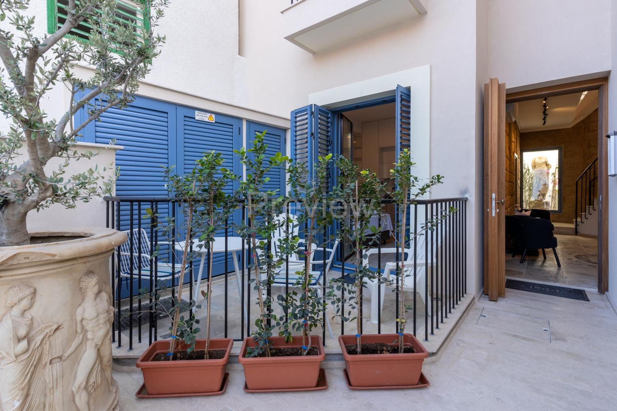 Le Voyageur By The Sea - Furnished Rooms Ларнака Екстер'єр фото