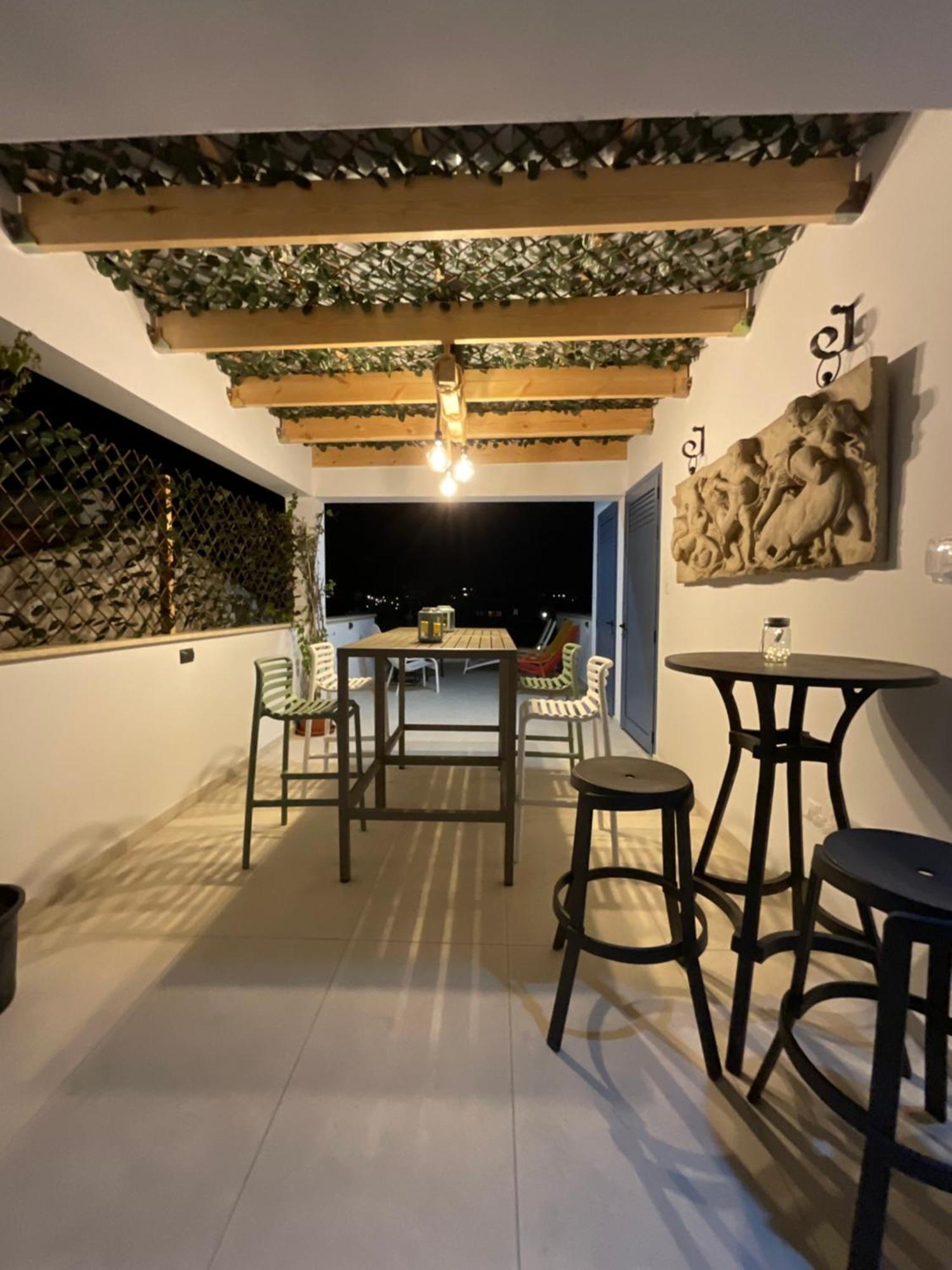 Le Voyageur By The Sea - Furnished Rooms Ларнака Екстер'єр фото