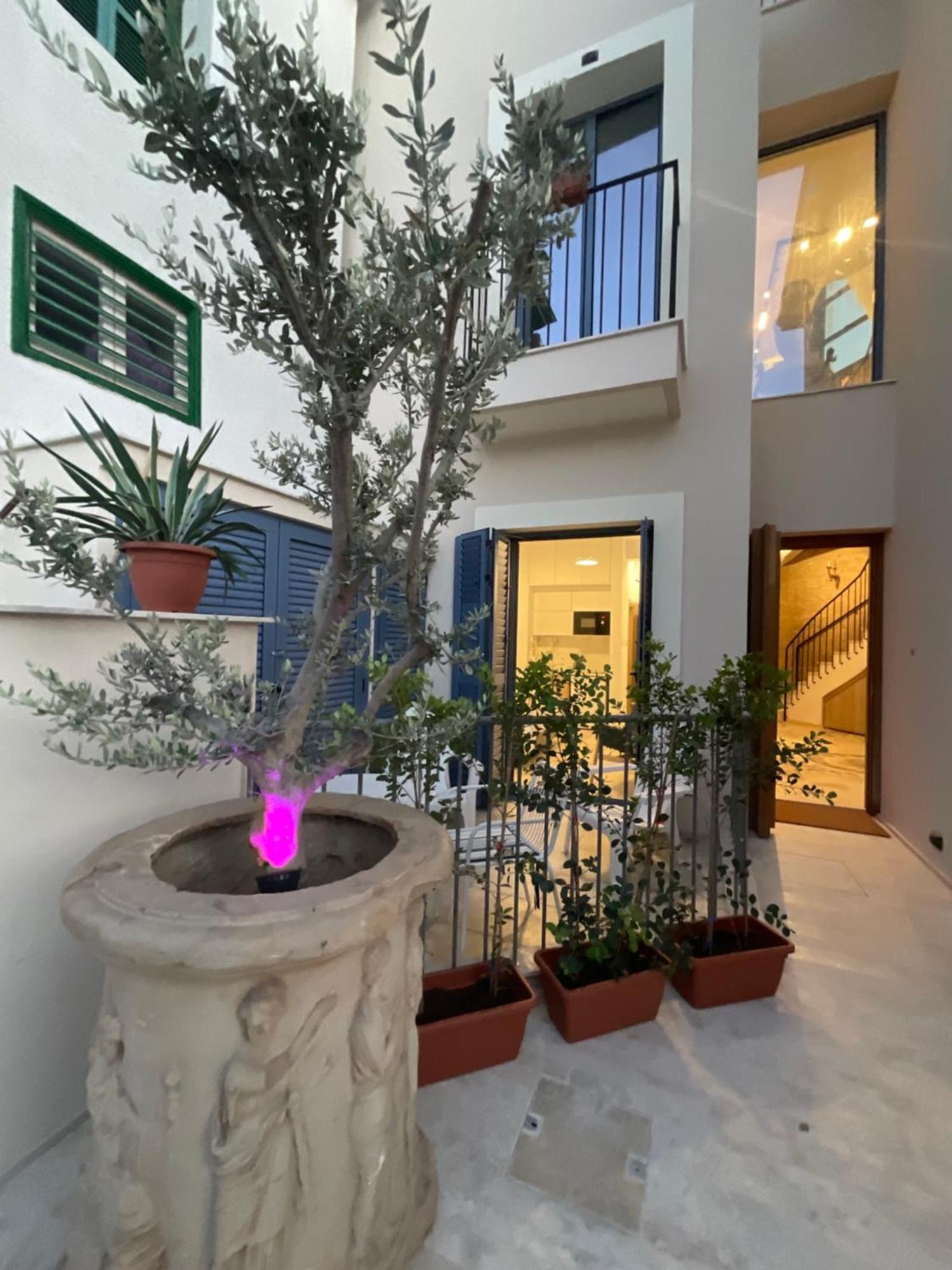 Le Voyageur By The Sea - Furnished Rooms Ларнака Екстер'єр фото