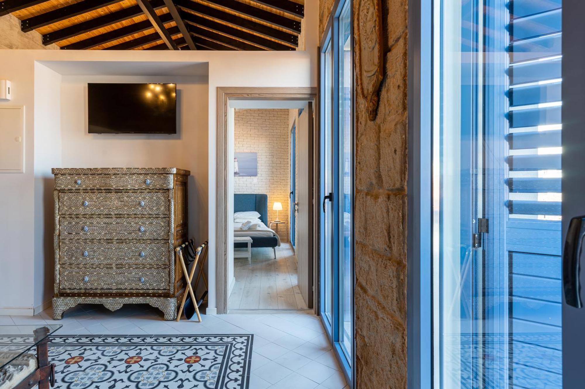 Le Voyageur By The Sea - Furnished Rooms Ларнака Екстер'єр фото