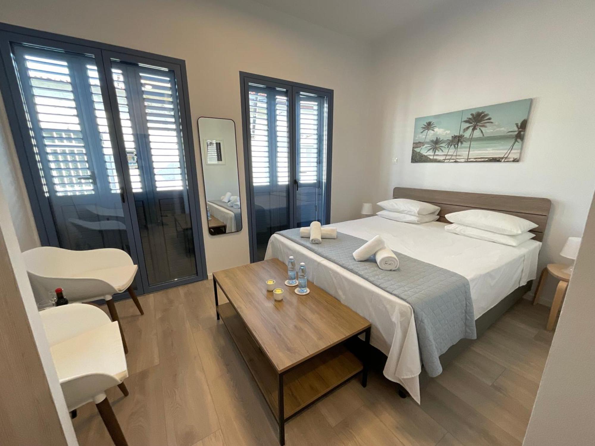 Le Voyageur By The Sea - Furnished Rooms Ларнака Екстер'єр фото