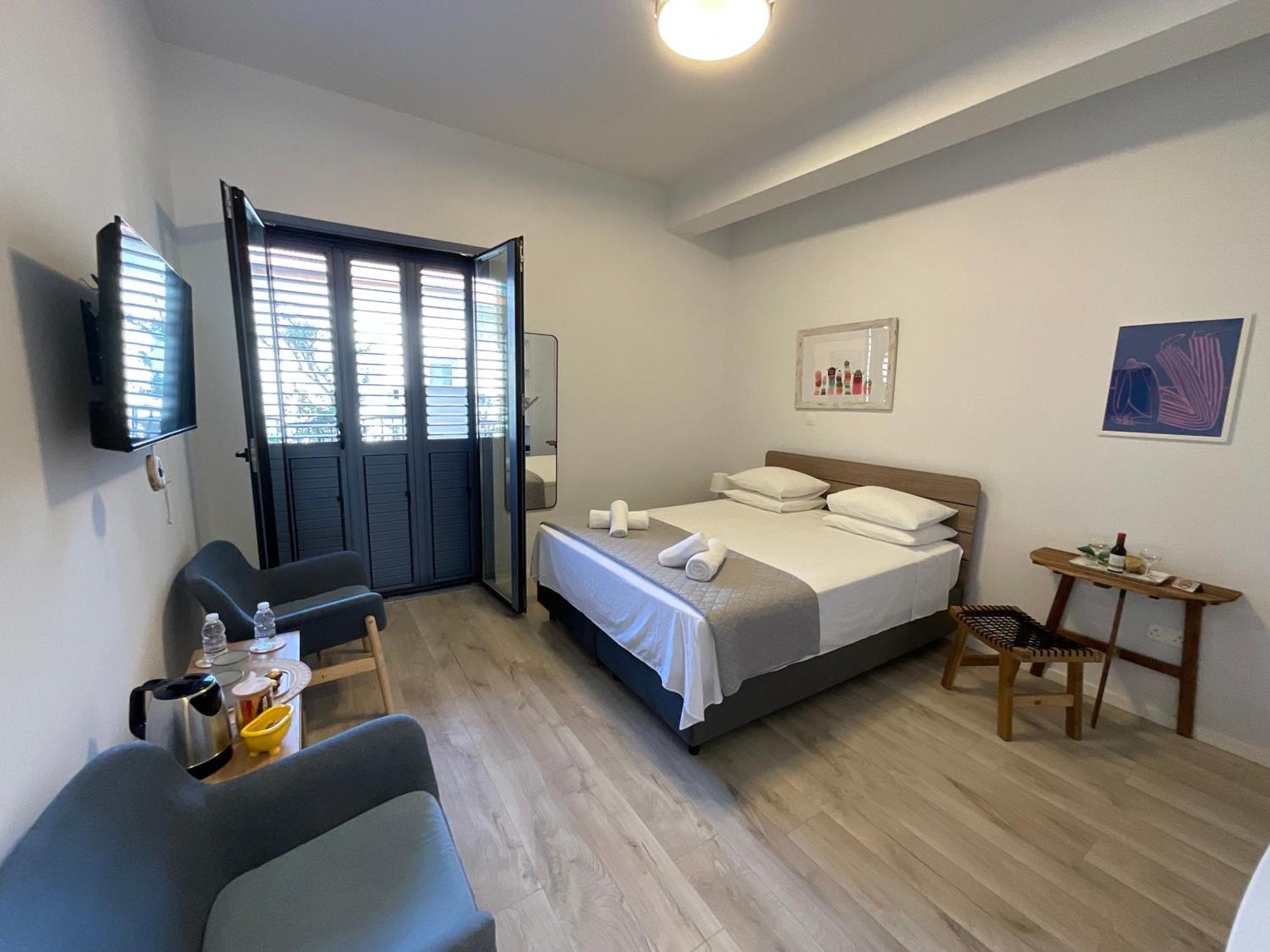 Le Voyageur By The Sea - Furnished Rooms Ларнака Екстер'єр фото