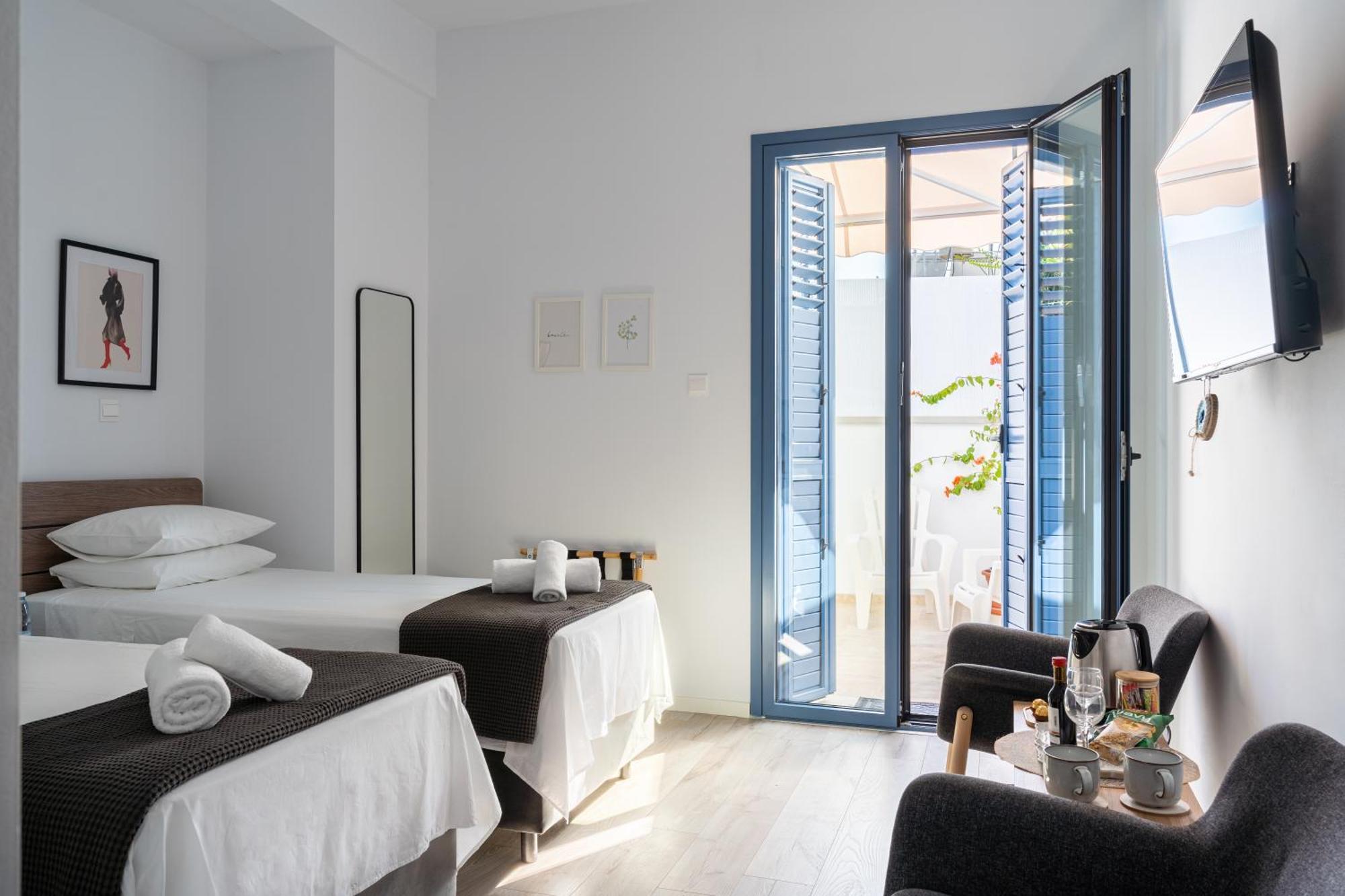 Le Voyageur By The Sea - Furnished Rooms Ларнака Екстер'єр фото