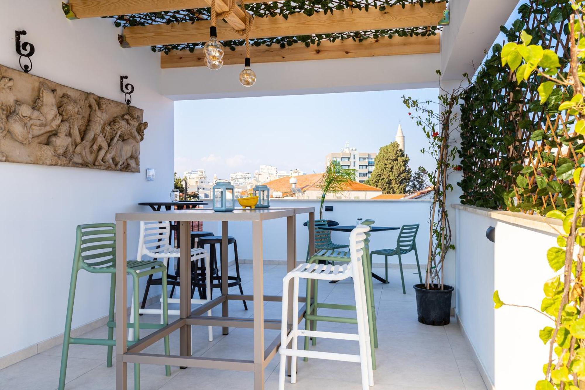 Le Voyageur By The Sea - Furnished Rooms Ларнака Екстер'єр фото