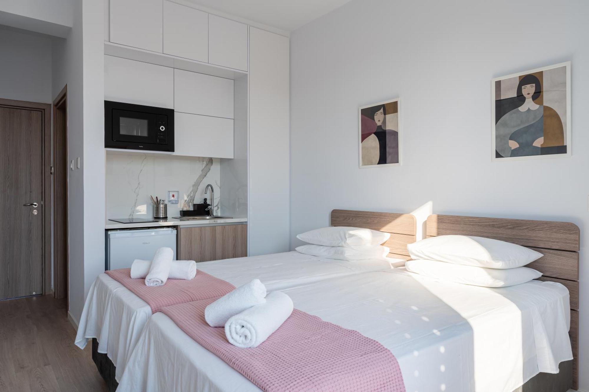Le Voyageur By The Sea - Furnished Rooms Ларнака Екстер'єр фото
