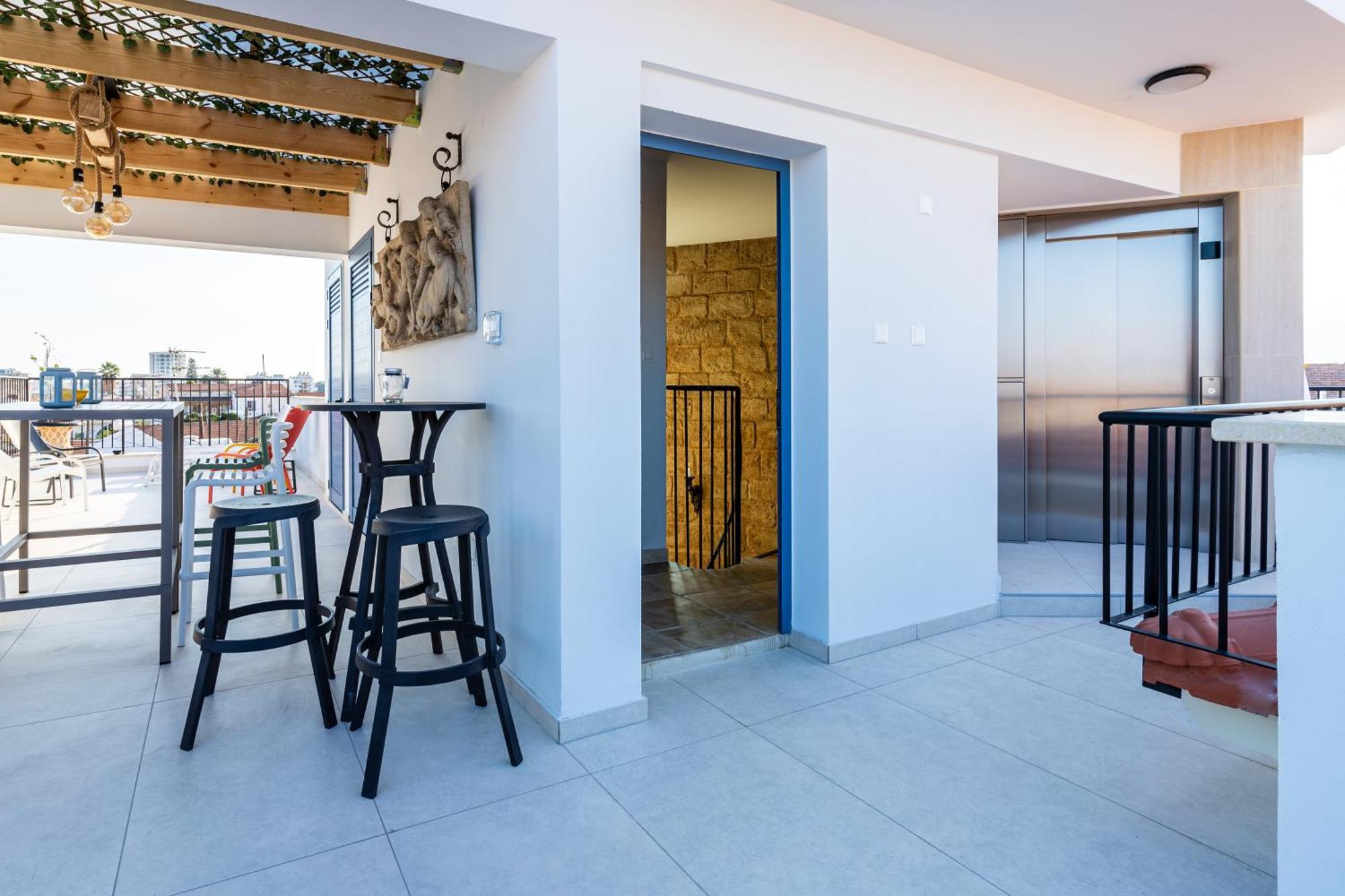 Le Voyageur By The Sea - Furnished Rooms Ларнака Екстер'єр фото